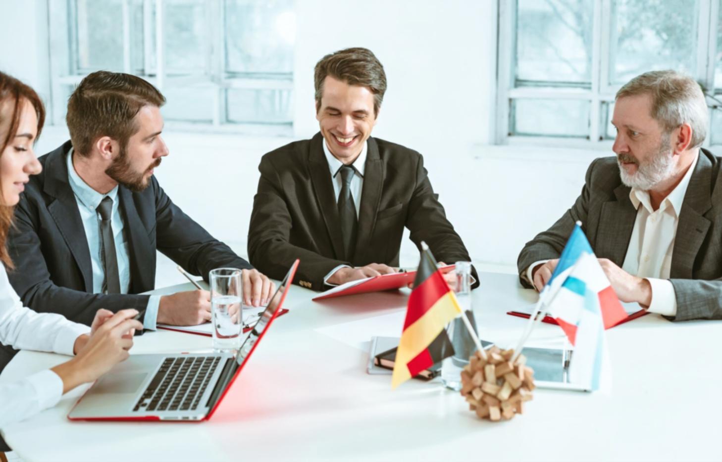Análisis de tendencias financieras y proyecciones empresariales
